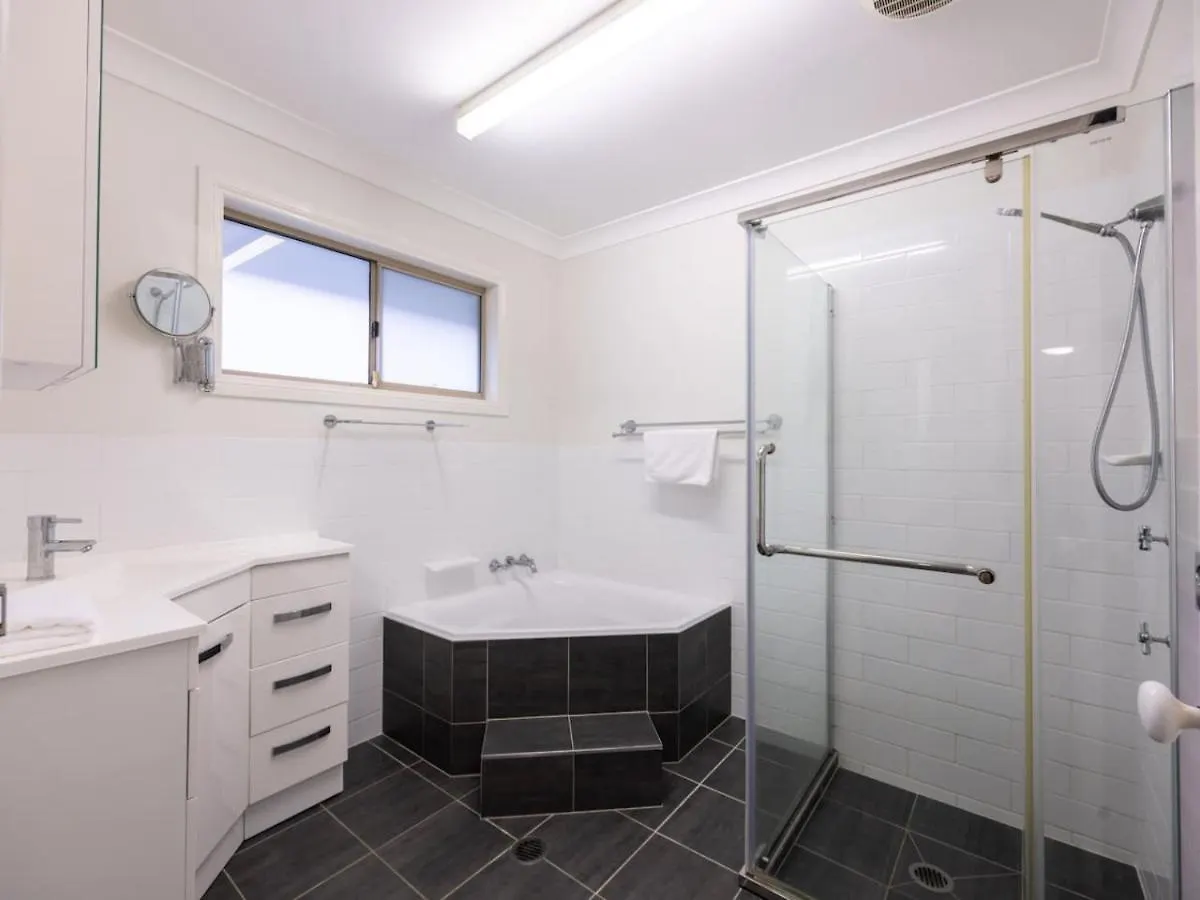 4Beds Near Waterpool N Forest Views Orminston Ormiston